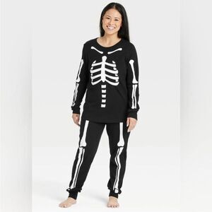 Hyde and Eek Target women’s Halloween glow in the dark 2 piece Skeleton pajamas